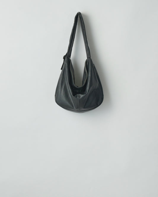 SSSTEIN - SHIRRING HANDLE LEATHER SHOULDER BAG