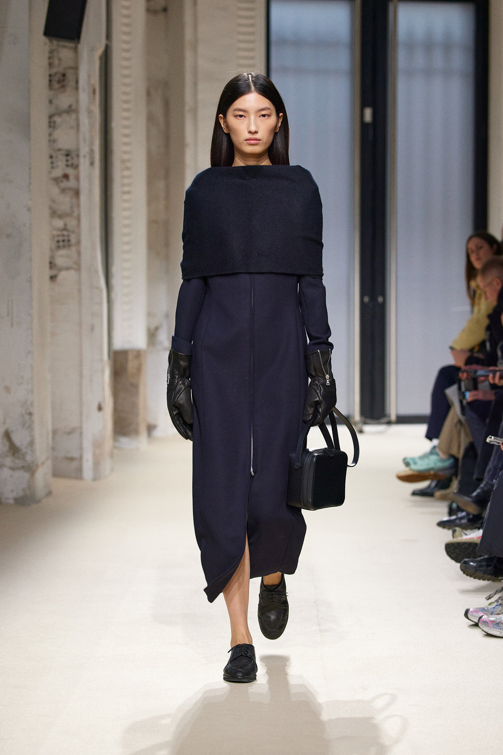 Robe en Laine Double Tissu, Fermeture Frontale