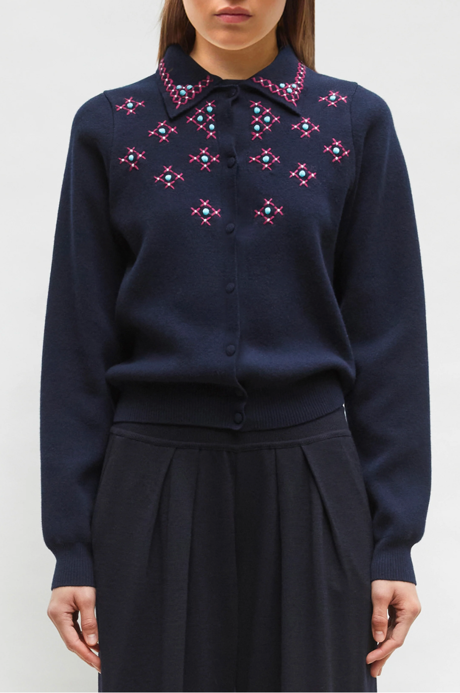 Cardigan maille brodée main nuit