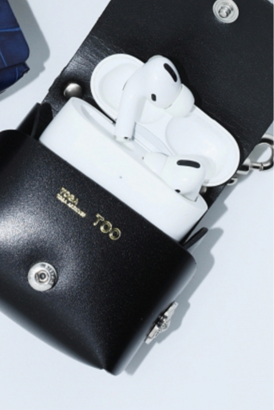Earphone case en cuir Toga Archives
