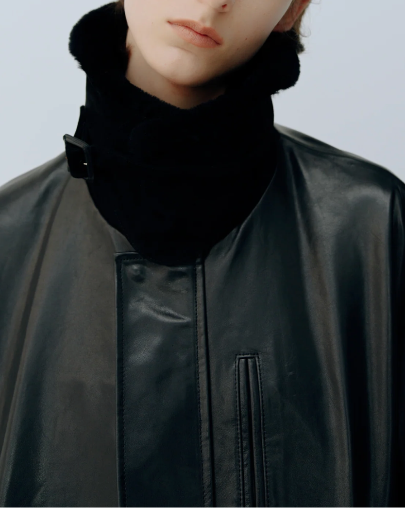 Ssstein - Blouson zippé en cuir col peau lainée